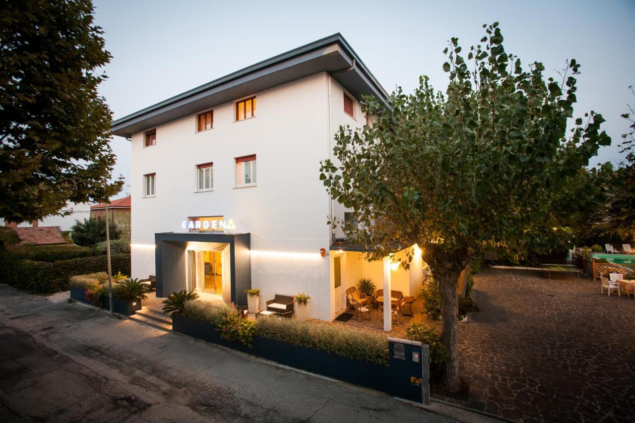Hotel Garden B&B Marotta Ngoại thất bức ảnh