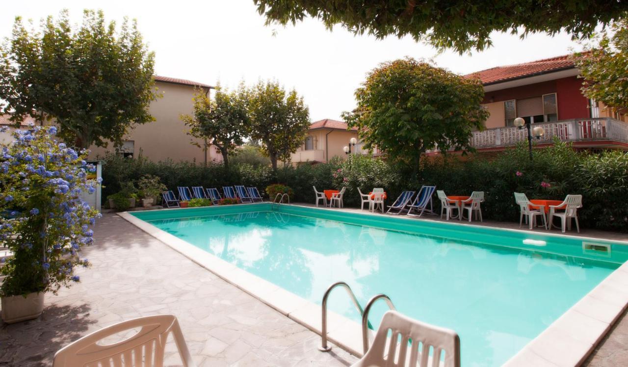Hotel Garden B&B Marotta Ngoại thất bức ảnh