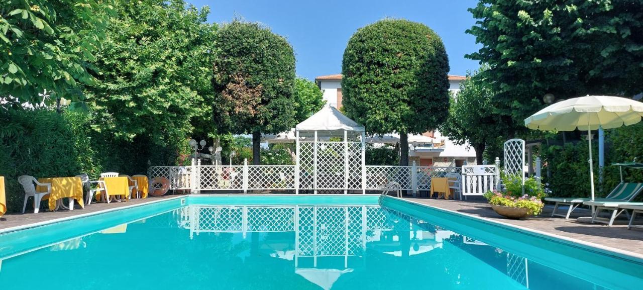 Hotel Garden B&B Marotta Ngoại thất bức ảnh