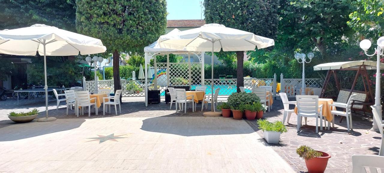 Hotel Garden B&B Marotta Ngoại thất bức ảnh