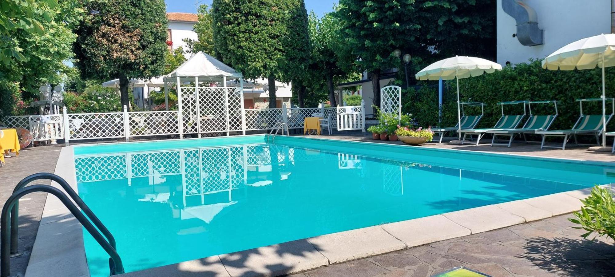 Hotel Garden B&B Marotta Ngoại thất bức ảnh